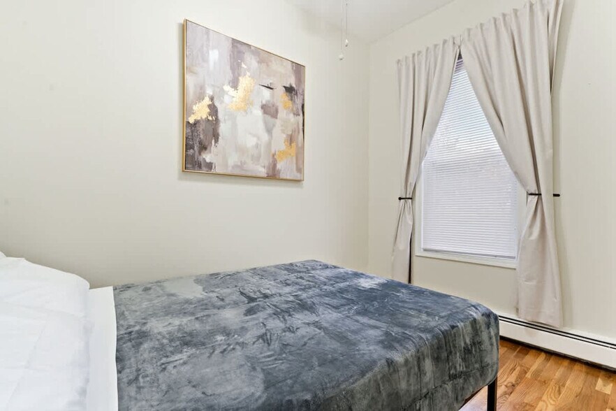 Building Photo - 1626 Union Turnpike