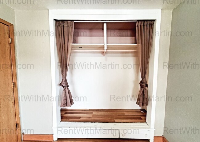 Building Photo - 1112-1114 Byron Ave