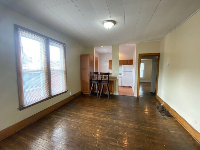 Building Photo - E Woodruff Ave 66-68 RGI