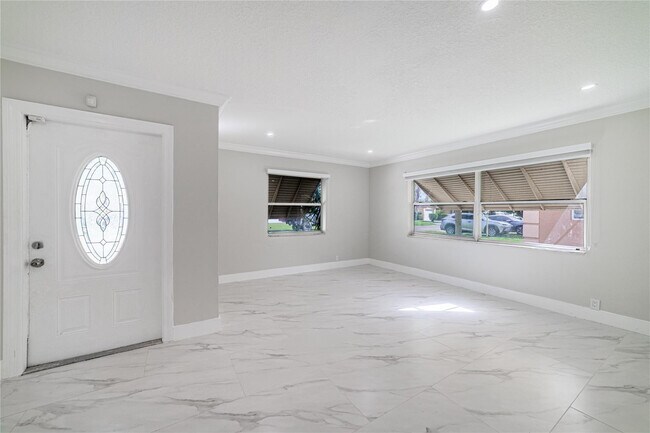 Building Photo - 6220 SW 9th Ct