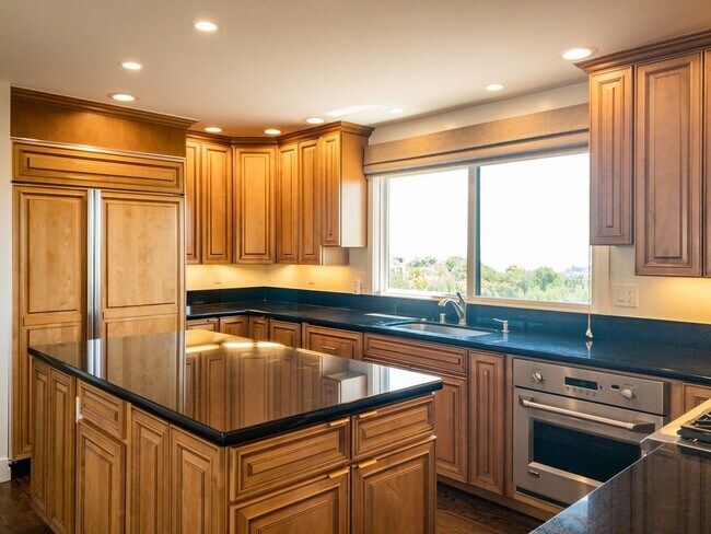 Building Photo - 27 Meadow Hill Dr