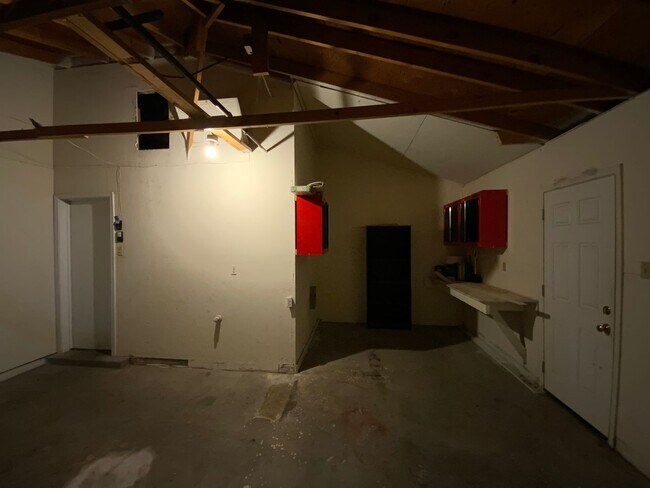 Building Photo - 3 Bedroom Single Story Home Near Juan Tabo...
