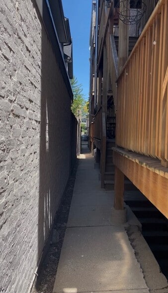 Building Photo - 3718 N Hoyne Ave