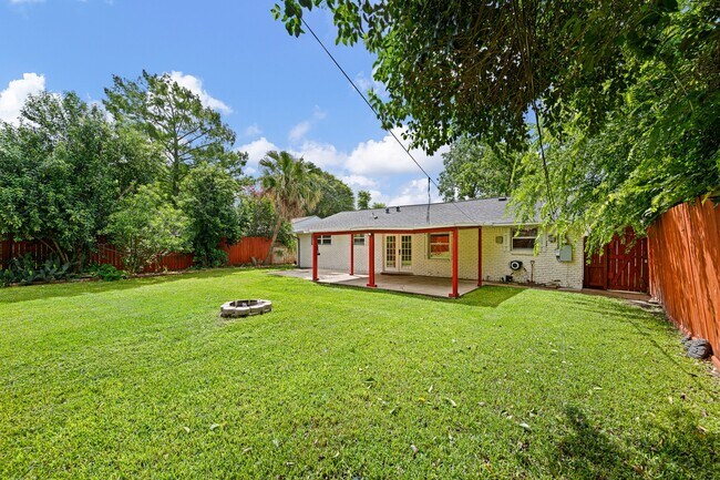 Building Photo - 5718 Greencraig Dr