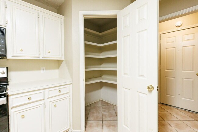 Building Photo - 8230 Raleigh Ave