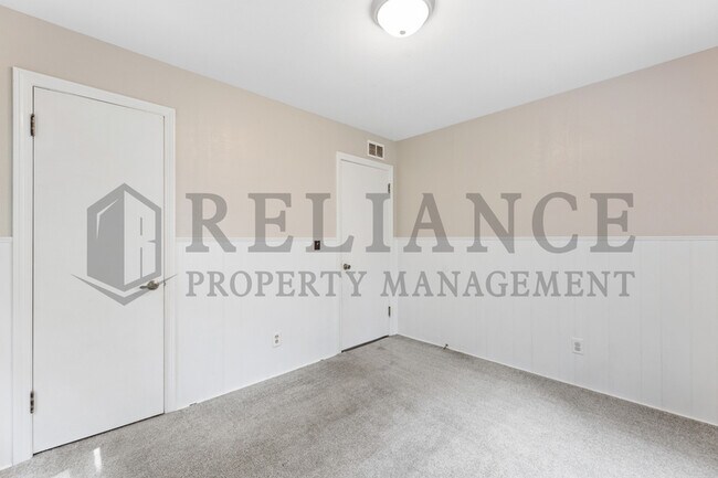 Building Photo - 1719 S Woodlawn St