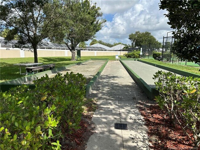 Building Photo - 2807 SW Lakemont Pl
