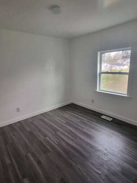 Bedrm 2 - 108 Jones St