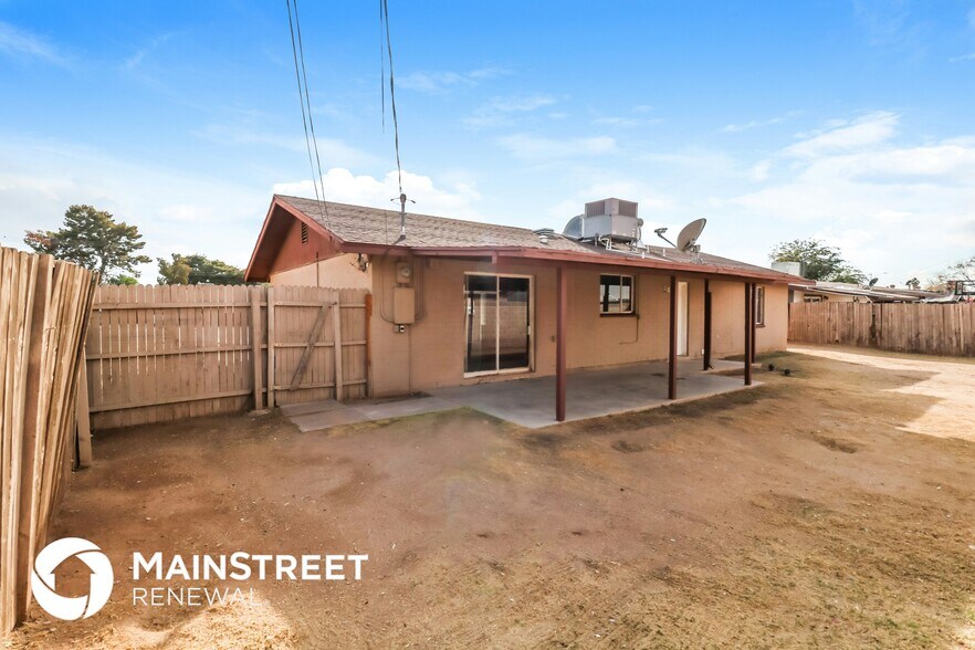 Building Photo - 6136 W Clarendon Ave