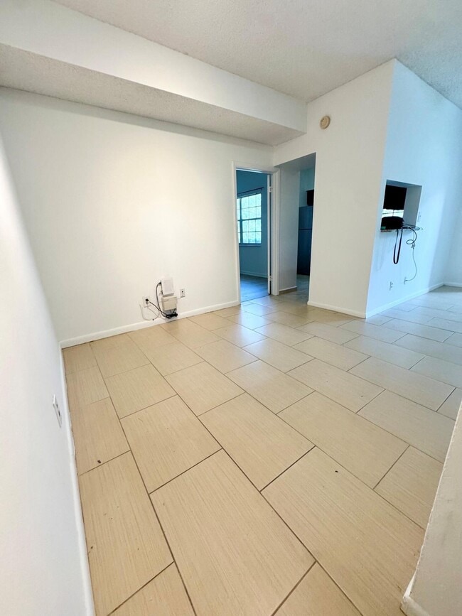 Building Photo - 640 Cypress Club Way