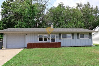 Building Photo - 3-Bedroom Home Near Indianapolis Motor Speedway with Attached Garage, Available NOW!