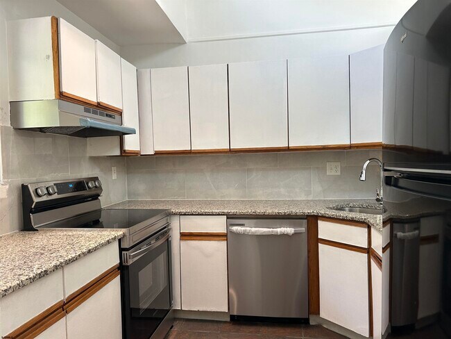 Building Photo - 20 Tilton Club