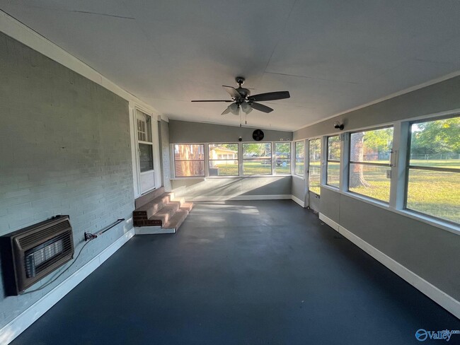 Building Photo - 212 Cherry St NW