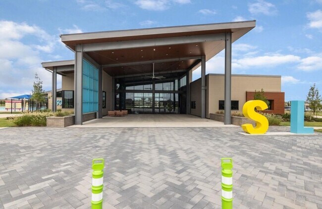 Building Photo - 5822 Majestic Sky Dr