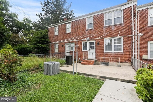 Building Photo - 324 Small Ct