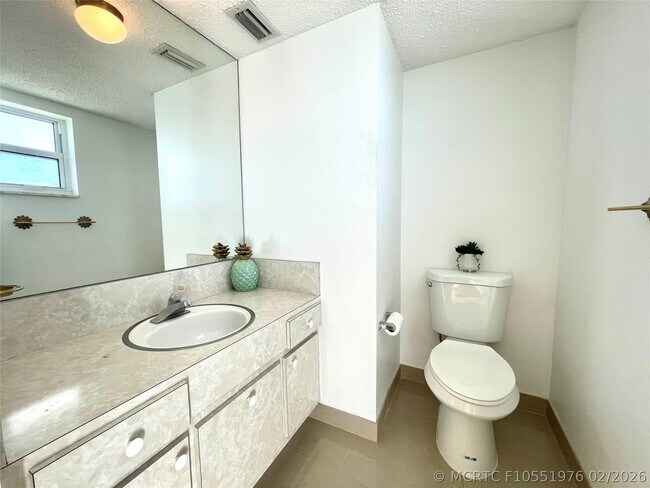 Building Photo - 1175 NE Miami Gardens Dr