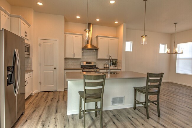 Building Photo - Stunning 4BD/3BA Home in Wolf Ranch – Mode...