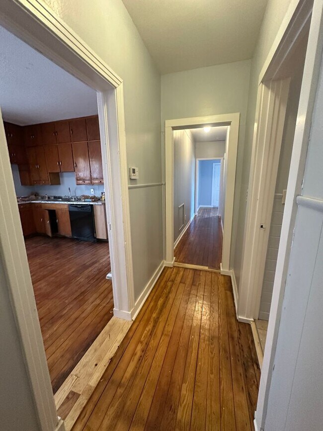 Building Photo - 1700 S Lincoln St