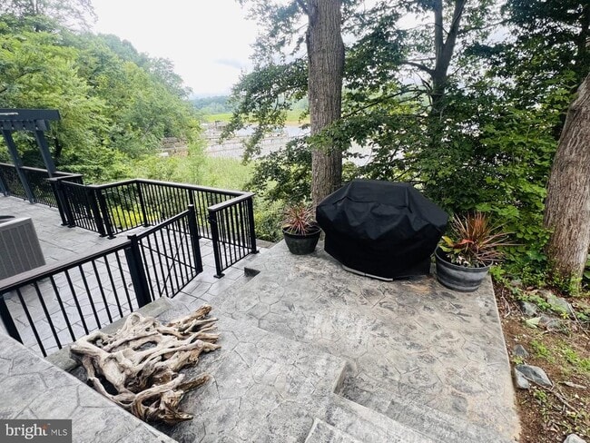 Building Photo - 3705 Aquia Dr