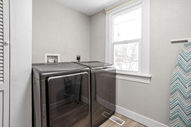 Building Photo - 325 N Bancroft St