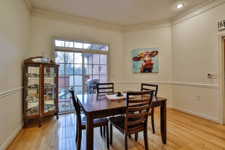 Kitchen with courtyard - 11633 Chancery Ln
