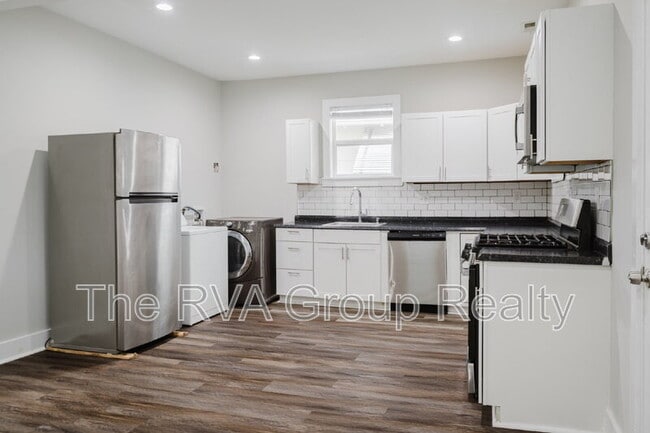 Building Photo - 218 E 34th St