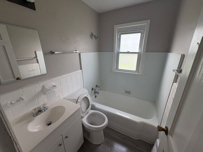 Building Photo - 8131 Zoe Dr