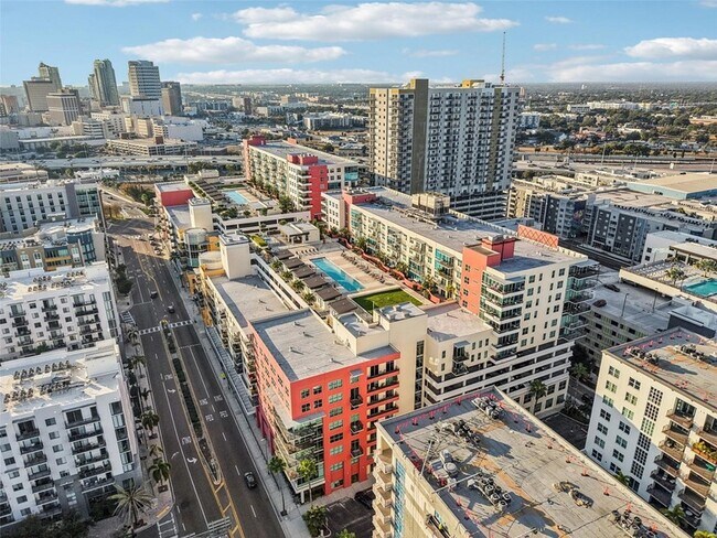 Building Photo - 1208 E Kennedy Blvd