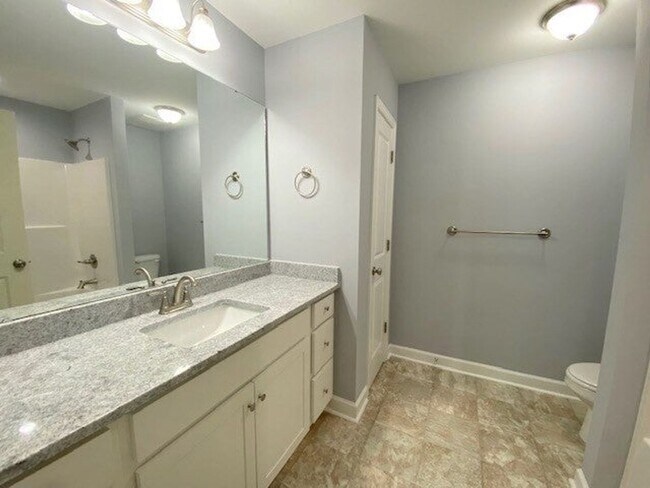 Building Photo - SPACIOUS 4 Bedroom | 2.5 Bathroom in Stone...