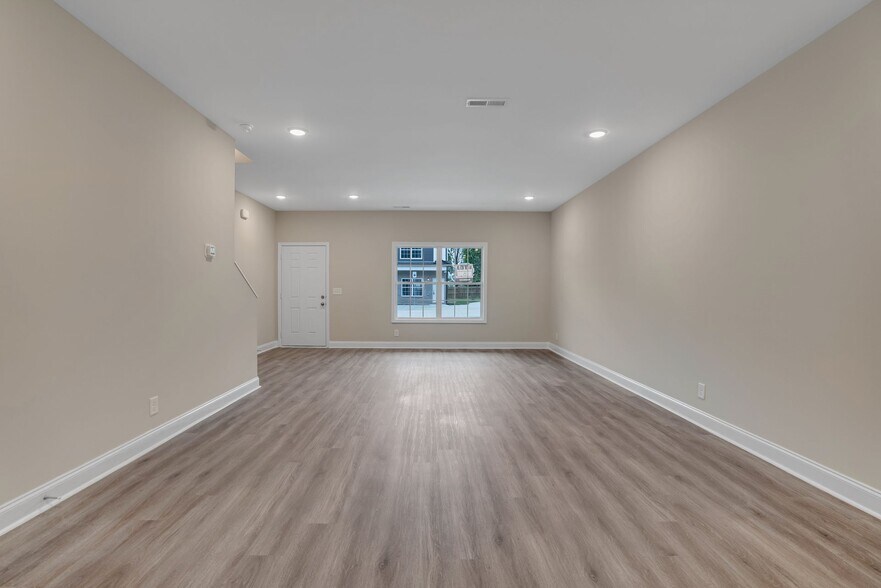 Building Photo - Excell Pointe 2 Bedroom Townhomes