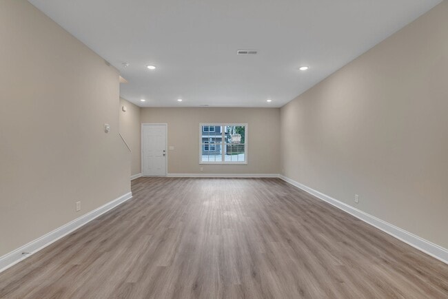 Building Photo - Excell Pointe 2 Bedroom Townhomes