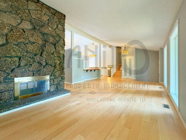 Building Photo - *COMING SOON* Entertainer's Delight - Spra...