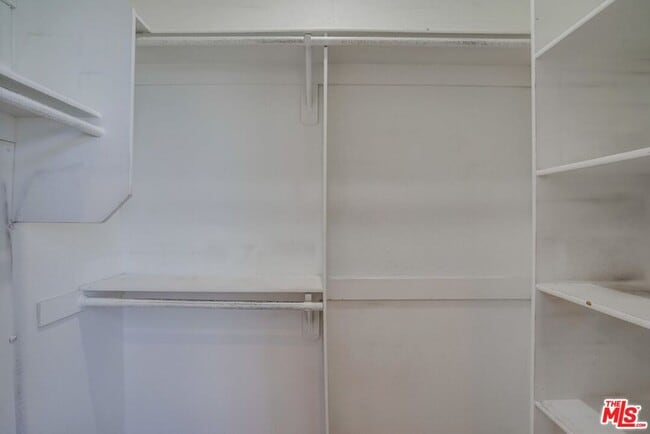 Building Photo - 1034 S Shenandoah St