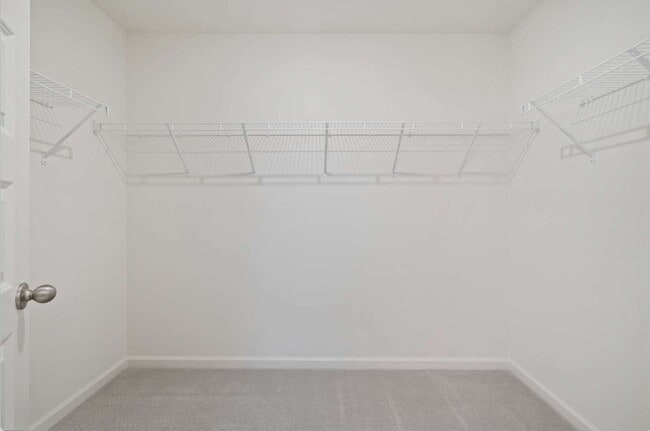 Building Photo - Spacious 3-Bed Townhouse w/ Two Car Garage