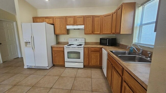 Building Photo - 5549 W Oak Park Blvd