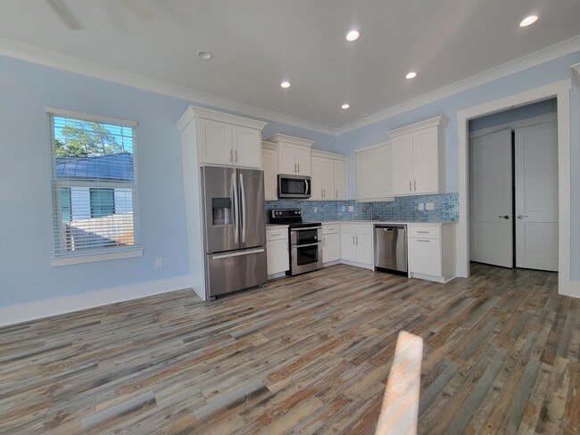 Building Photo - 1030 N County Hwy 393