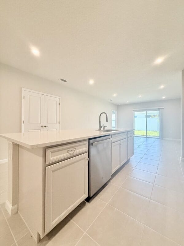Building Photo - 499 Voltaire Dr