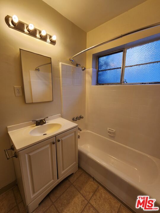 Building Photo - 1013 N San Vicente Blvd