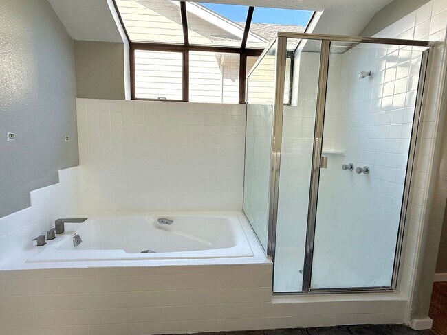 Building Photo - $4,390 / 3 BR - HILLTOP HOME WITH STUNNING BAY & BRIDGE VIEW IN HAYWARD!