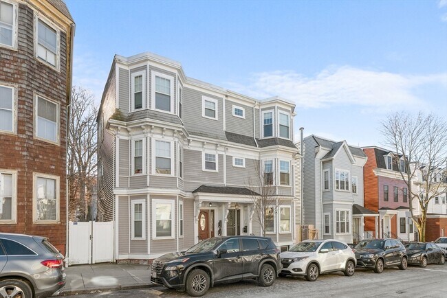 Building Photo - 619 E 3rd St