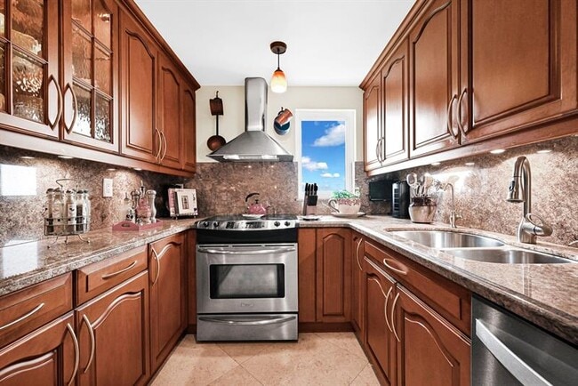 Building Photo - 3301 S Ocean Blvd