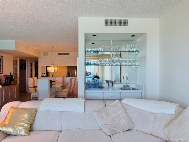 Building Photo - 8800 S Ocean Dr