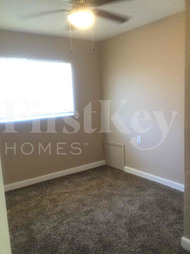 Building Photo - 1443 7th St