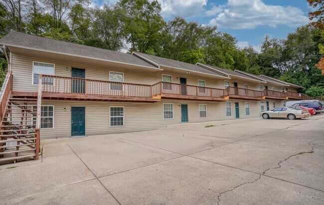 Primary Photo - Holloway Street Apartments