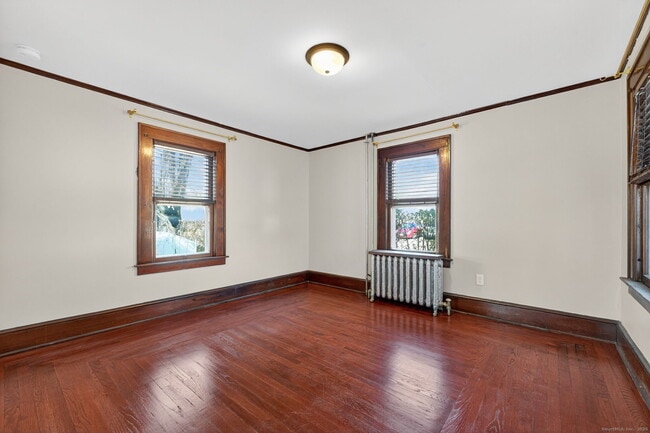 Building Photo - 12 N Main St