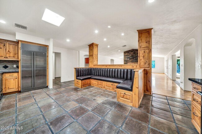 Building Photo - 4531 E Quartz Mountain Rd