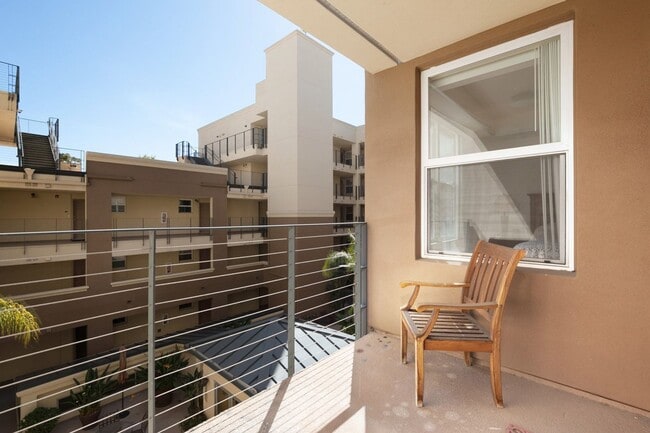 Building Photo - Furnished 2 bedroom with flex office space near Convention Center Downtown!