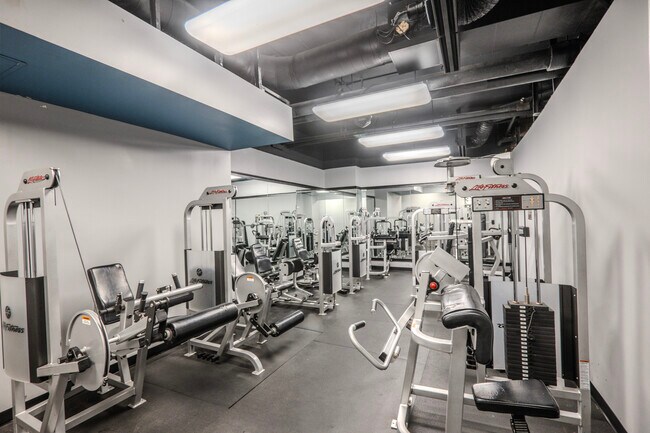 Building Photo - 10 E Ontario St