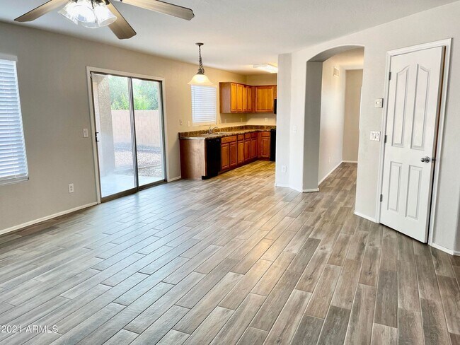 Building Photo - Beautifully renovated 3 bedroom/2.5 bathroom home in Tolleson!