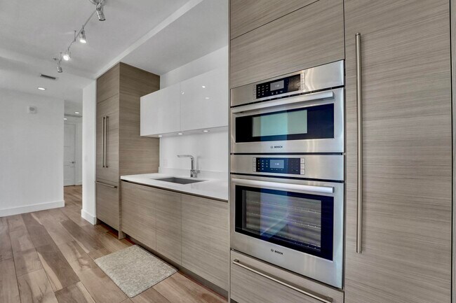 Building Photo - 155 E Boca Raton Rd